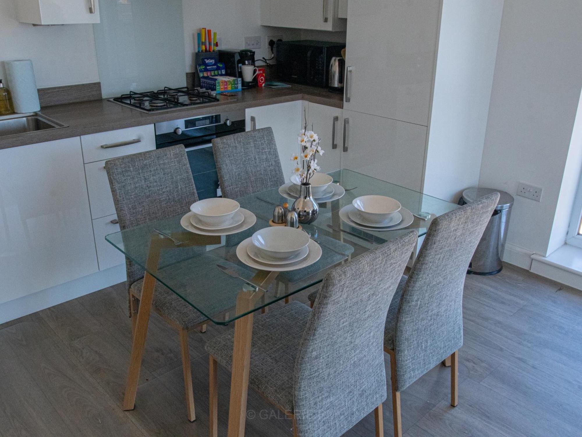 Centre 2bed 2bath Nearby Parking