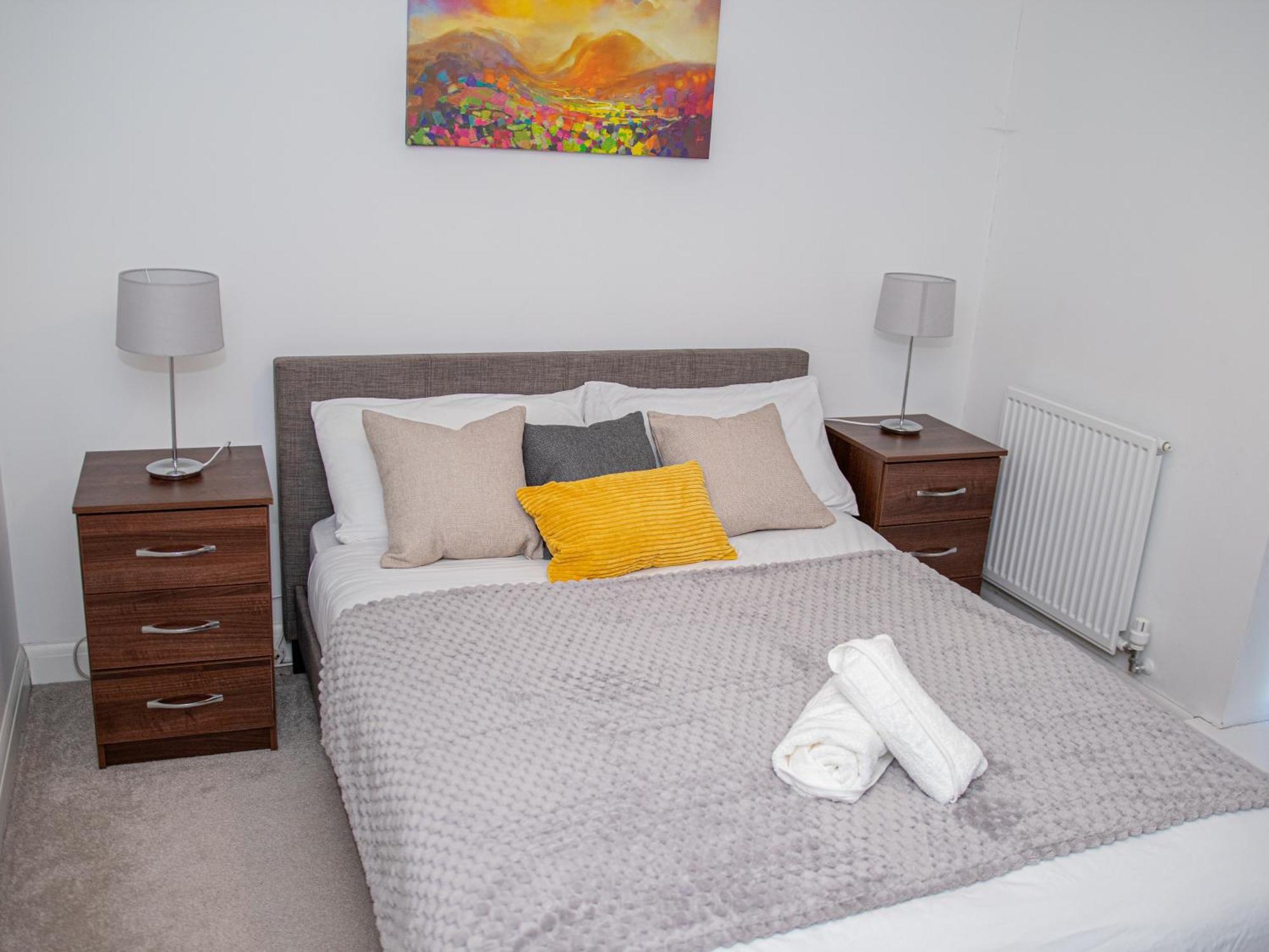 Apartment Centre 2bed 2bath Nearby Parking