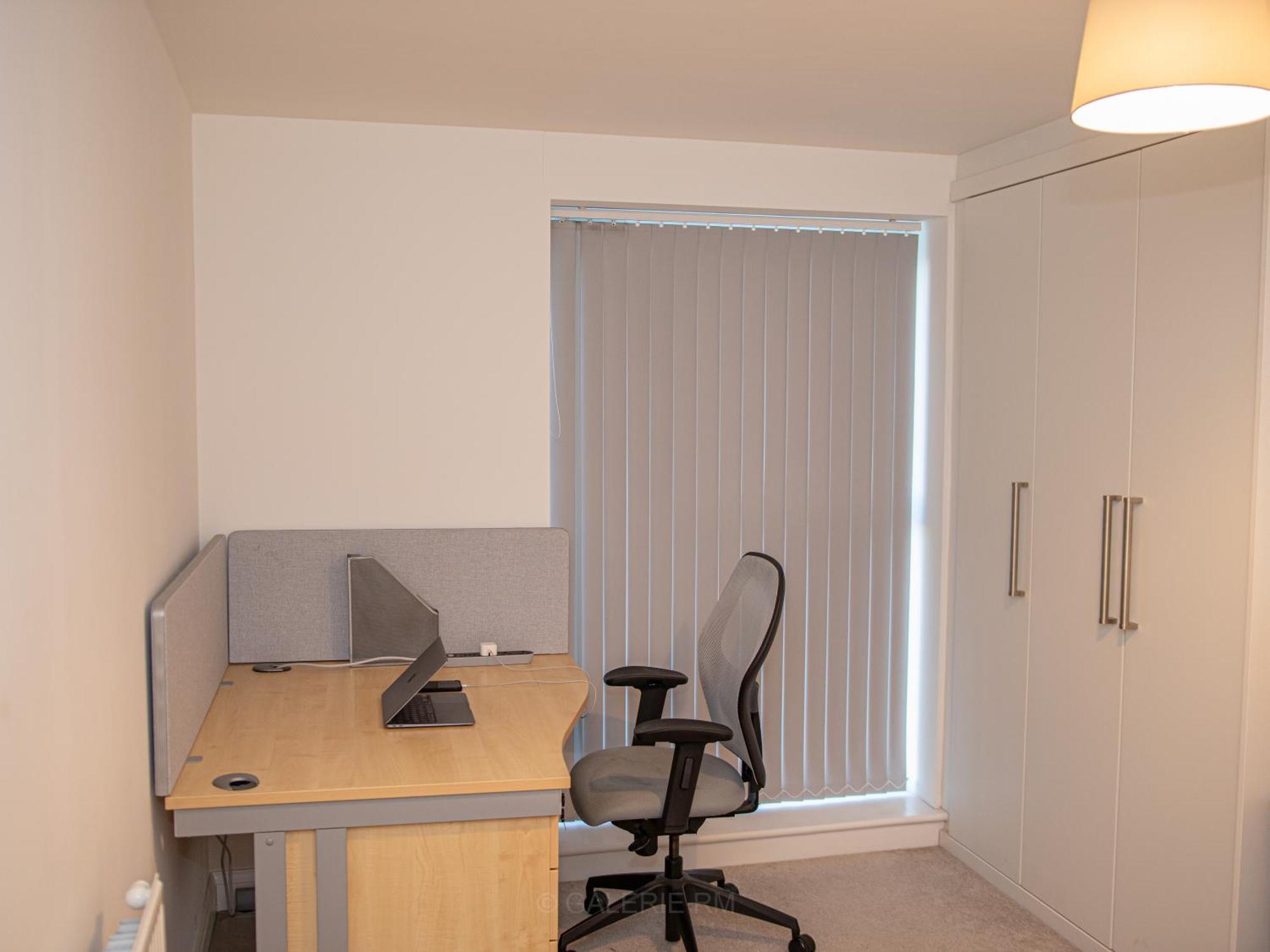 Centre 2bed 2bath Nearby Parking Apartment