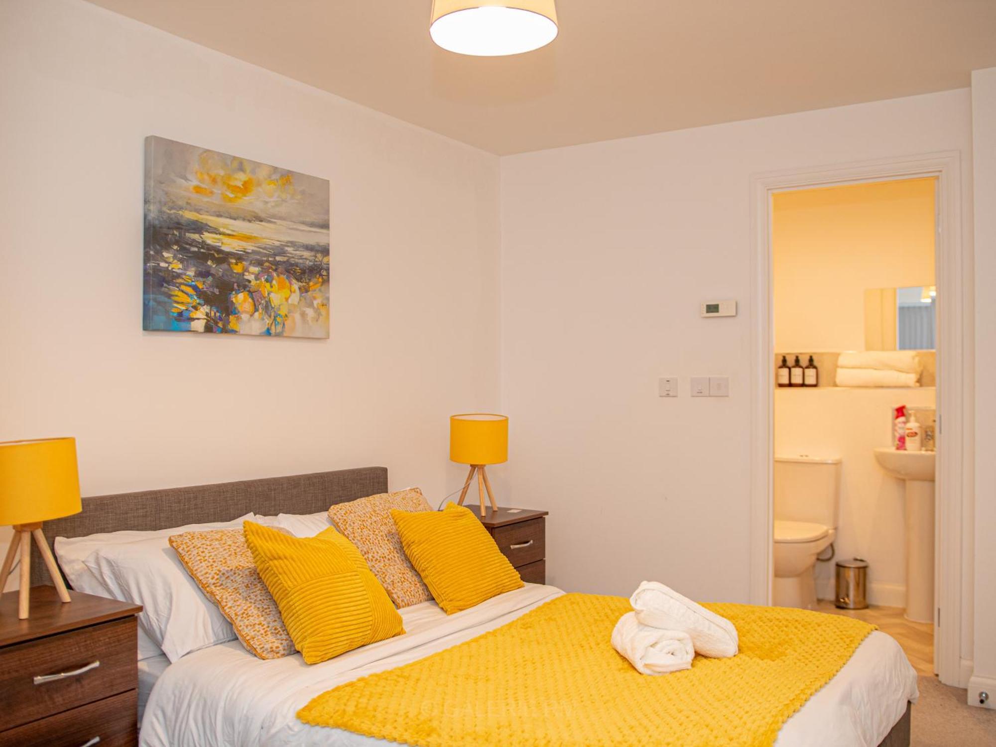 Apartment Centre 2bed 2bath Nearby Parking Birmingham