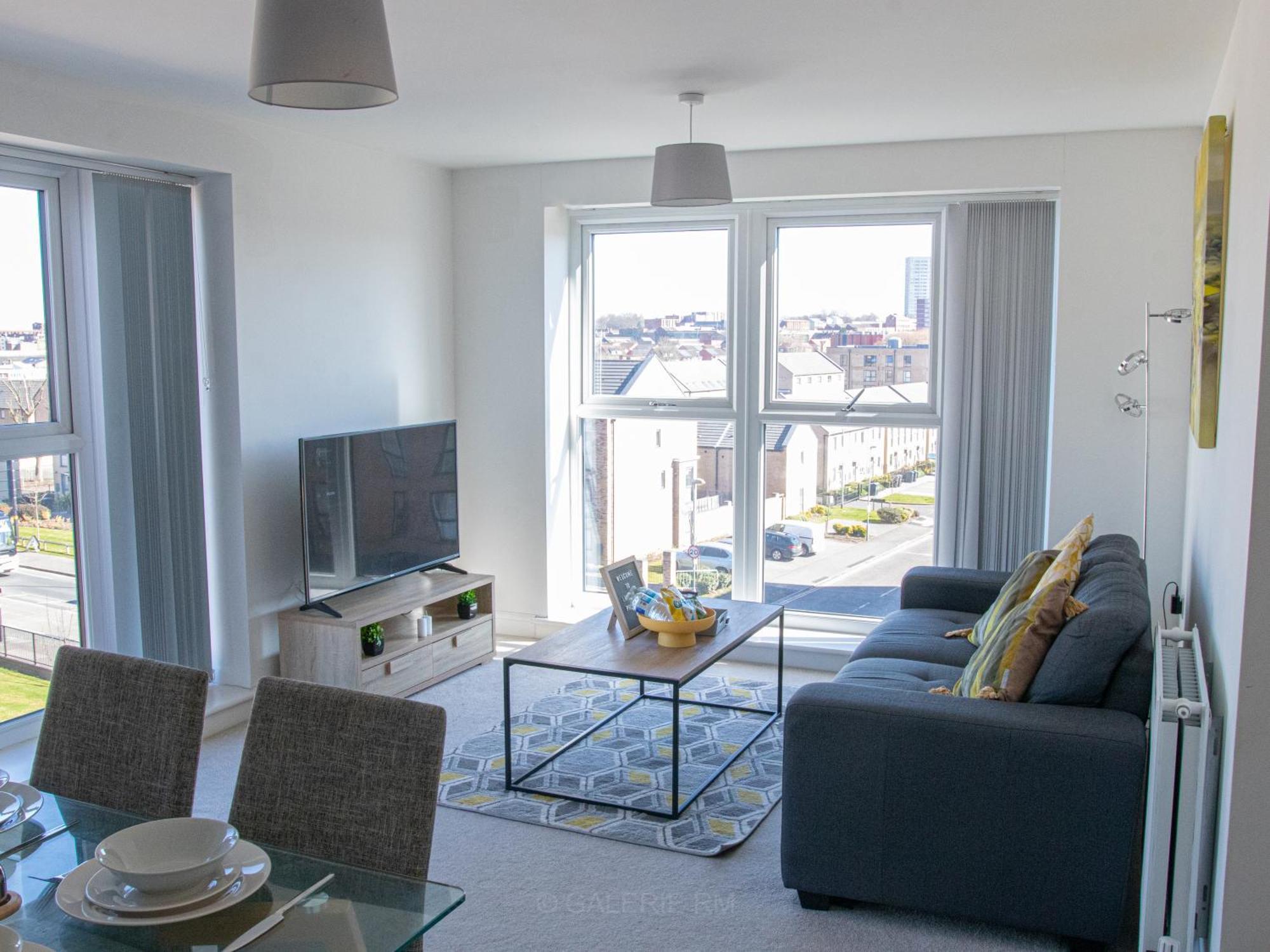 Apartment Centre 2bed 2bath Nearby Parking